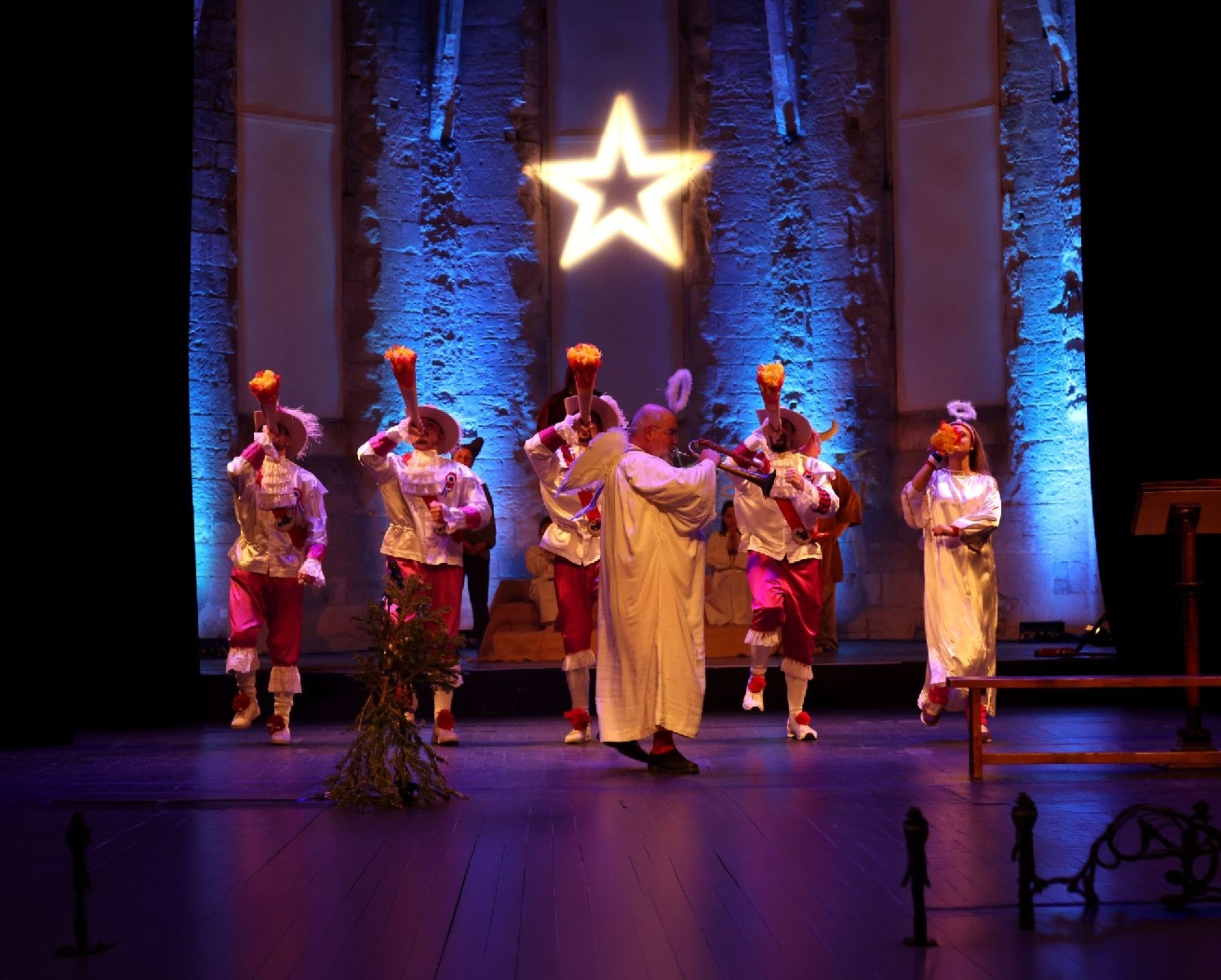 Au Théâtre :