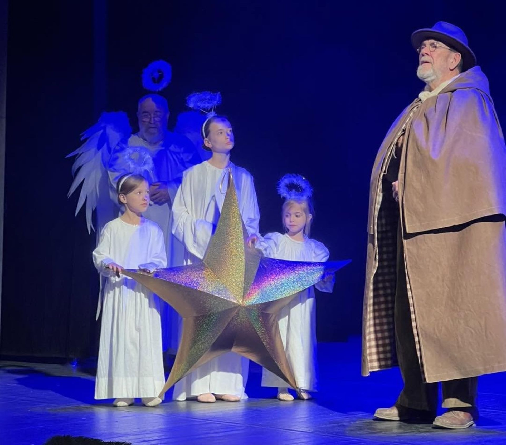 Au Théâtre :
