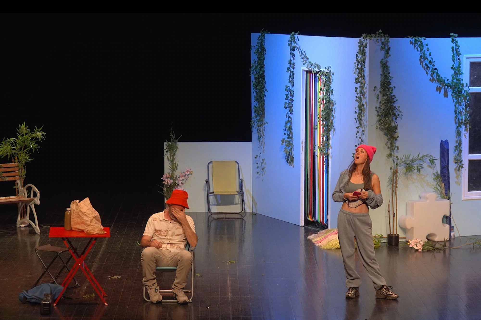 Au Théâtre :